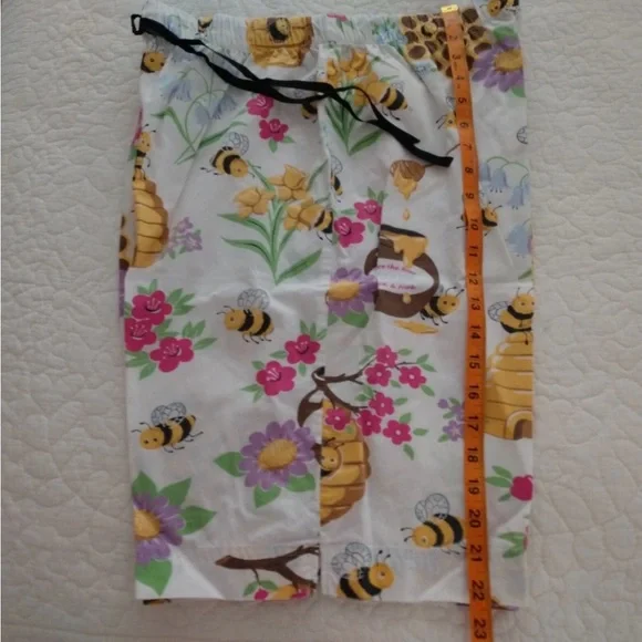 Nick & Nora Save the Bees Pajamas - Picture 5 of 7